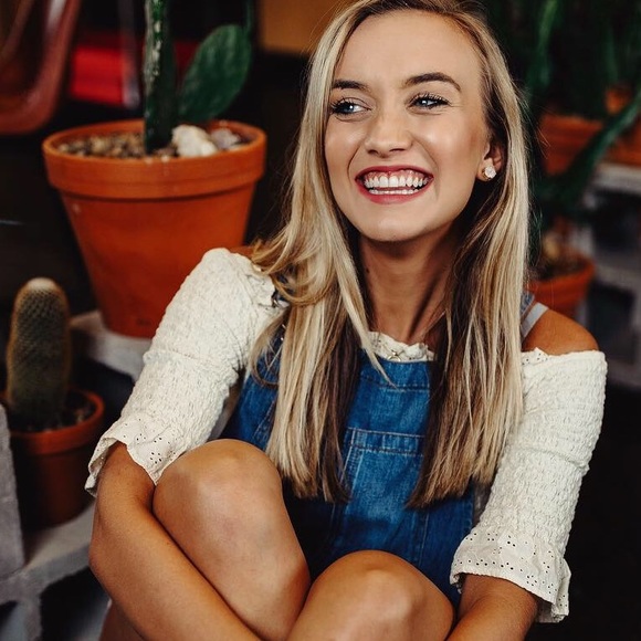 lindseylamar
